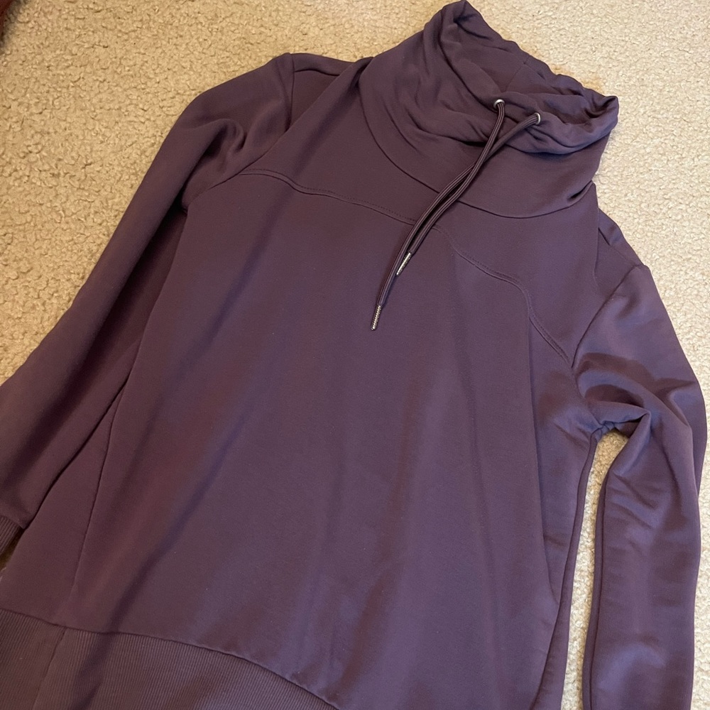 Loose neck sweatshirt